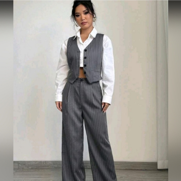 Gray Pinstripe Women's Pantsuit - Picture 5 of 5